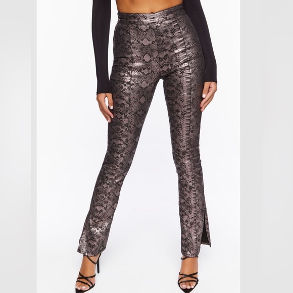 Forever 21 Snake Print Stretch Bootcut Jeans - Purple Size 24 - Picture 1 of 11